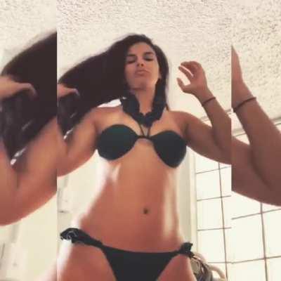 MyVerse bikini dance