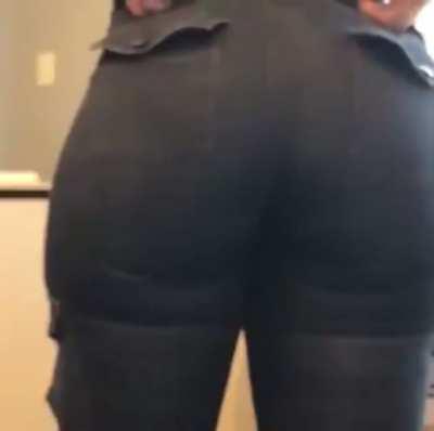 Shy Greyy - 🍑Gigantic Booty🍑