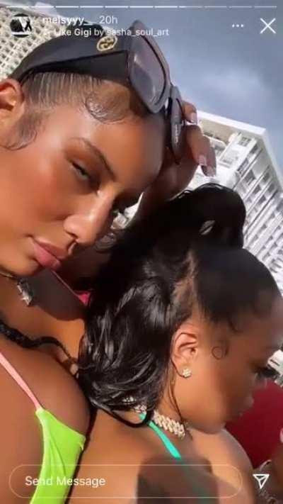 Nickibandss and friends