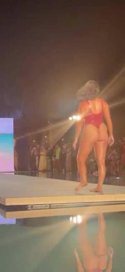 SI swimsuit livestream