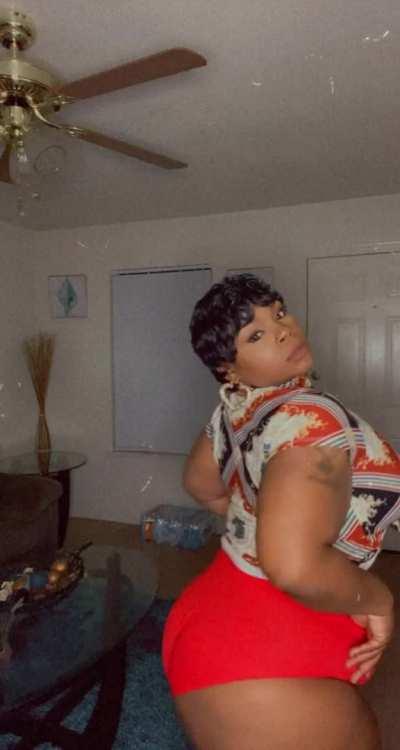 Chocolate cupcakes anyone? 🧁🍫💋