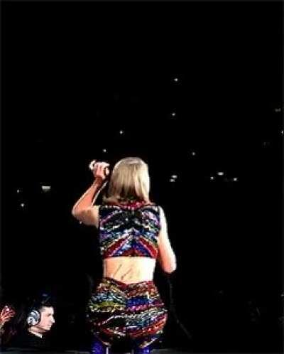 Her slut drop makes my knees so fucking weak🤤