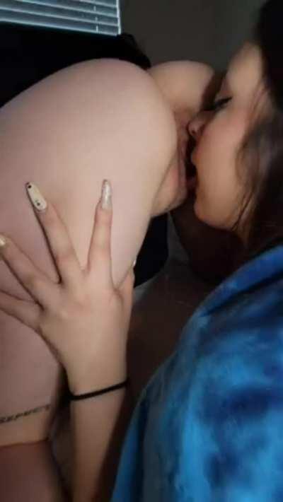 React if you’d fuck my booty while I eat my bestie’s pussy.