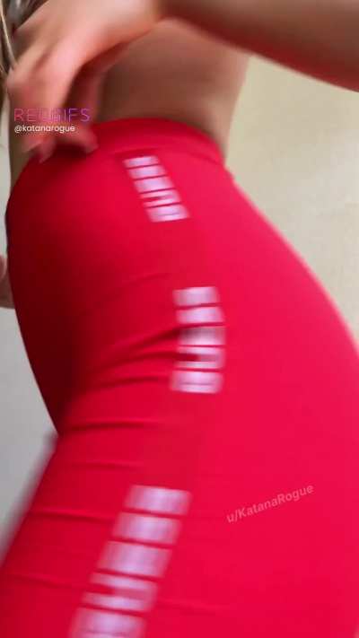 just a perfect cameltoe here