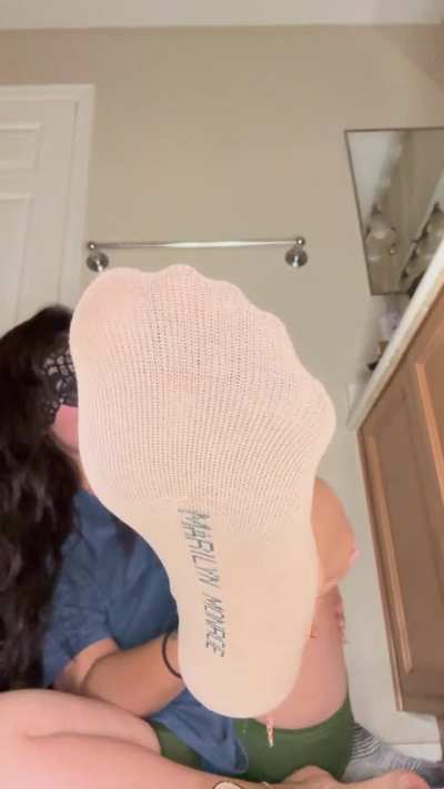 Now we’re both becoming obsessed with my foot stink 🤭