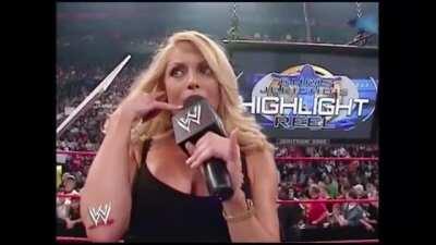 Some of the best mic work done by a heel trish stratus 👏👏
