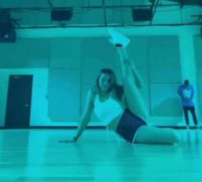 Addison’s fat ass makes me jerk uncontrollably