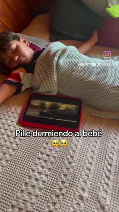 El estaba viendo sus caricaturas