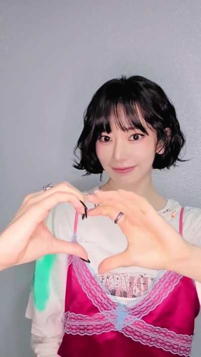 251107 LE SSERAFIM TikTok Update with Miyawaki Sakura & Kazuha - Love❓Hate❓Love❗️🫶