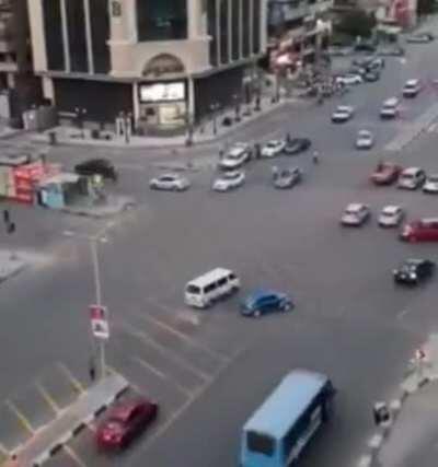 How is intersection in Egypt look like when traffic light are not working :) - Nasr City Nahas with Makram Ebid