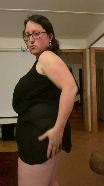 40 year old sexy milf ready to help to you live out your fantasies