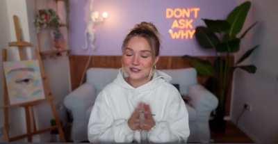 Julia war mal wieder typisch Julia, das Video ist über 2 Wochen alt und seid dem kam Julia typisch natürlich nichts … diese Trulla ist absolut unmöglich…