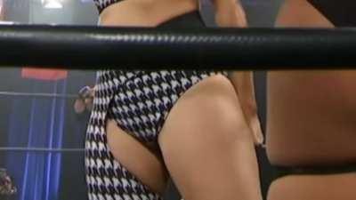 madi wrenkowski struggling with her wedgie