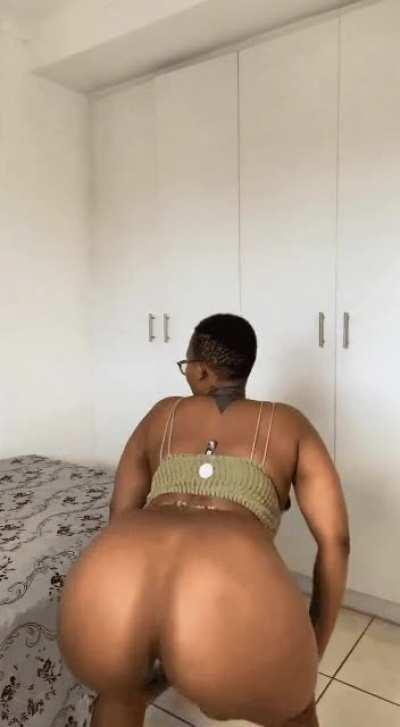 booty enough for everyone 😅🥰