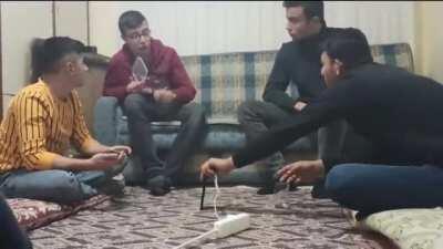 Galileo nun dünyanın güneşin etrafında döndüğünü anlatırken çekilmiş gizli videosu