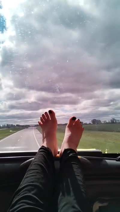 I'm traveling and my feet know it. Would you give me some nice massages?