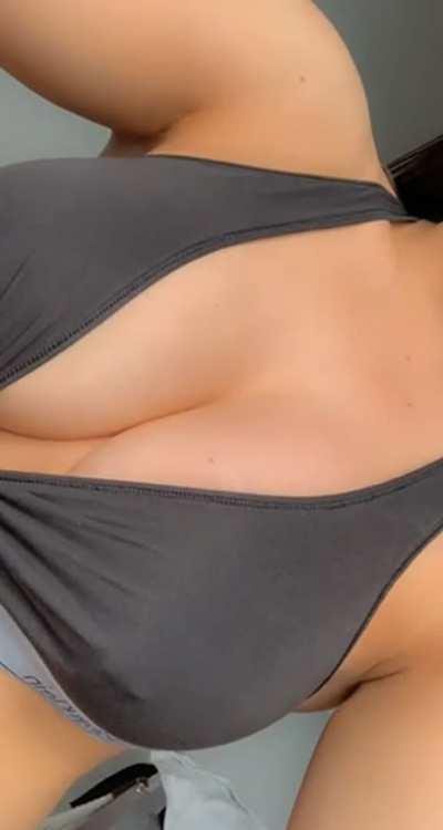 Have you got a load of cum for my tits? 😈💦💦