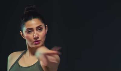 mahira pits for a mere second