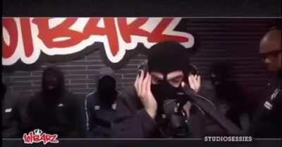 Voor de mensen die op een christelijke school hebben gezeten geeft dit liedje herinneringen.