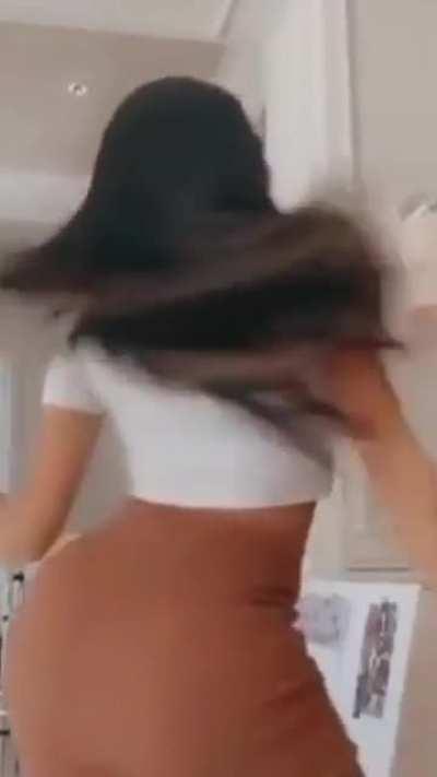 Can someone find the HQ/ longer version or original post of this clip for me pls? Will rp as Saweetie if u find it