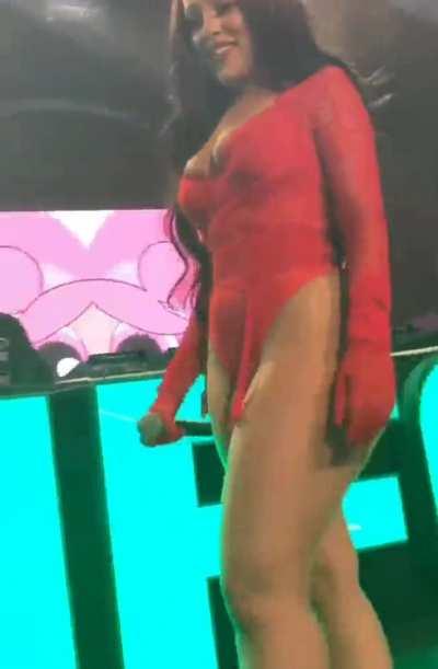 Doja Cat flaunts that fat ass in heels like an elite stripper