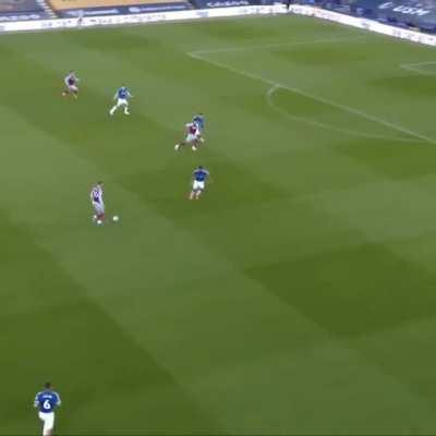 [Highlight] Bertrand Traore sends Allan to the floor