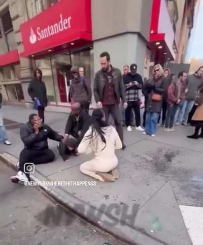 [LFO] Pit Bull Attacks Child in the Middle of New York City