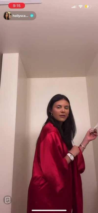 Caught holly scarfone slippin lol