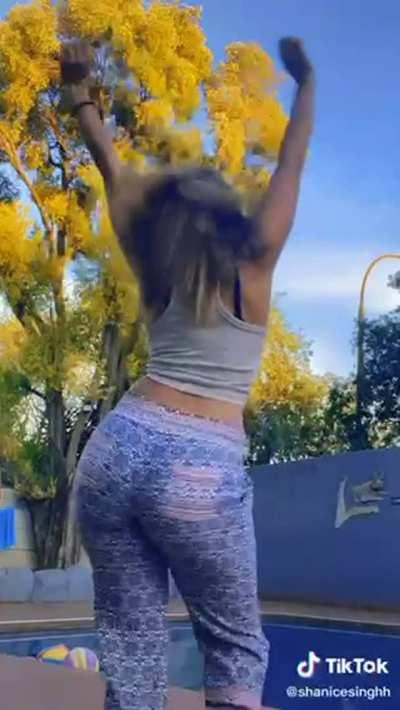 Great pants (@shanicesinghh)