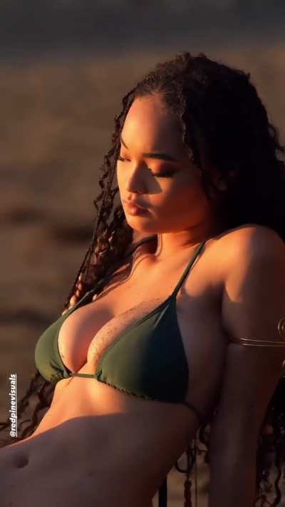 Sapphire Achilles is standing on business ❤️‍🔥❤️‍🔥❤️‍🔥😍