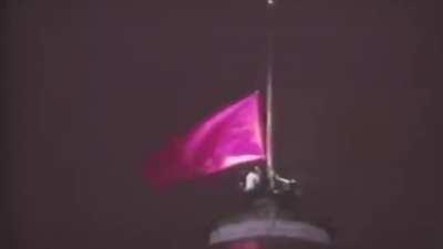 25 December 1991: The Soviet flag over the Kremlin is lowered for the final time