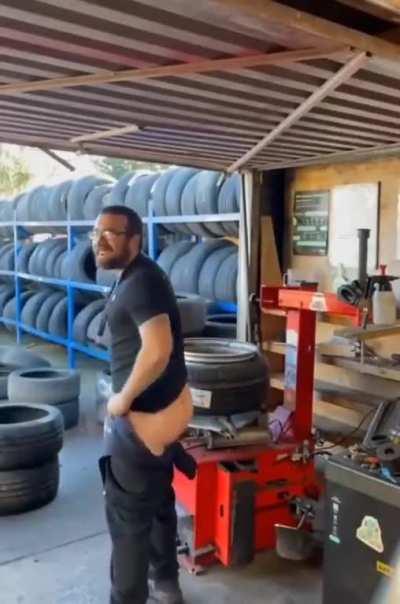 Caution ! Men at work. 🤣