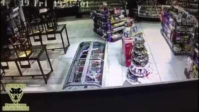 Off Duty Officer Stops Robbery At Convenient Store