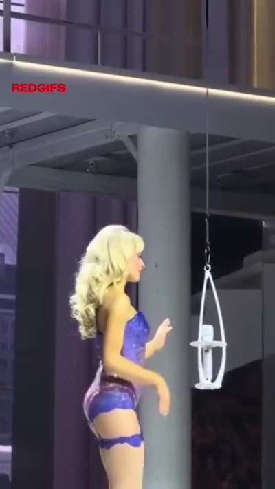 The end body suit reveal - last night of short n sweet tour in LA