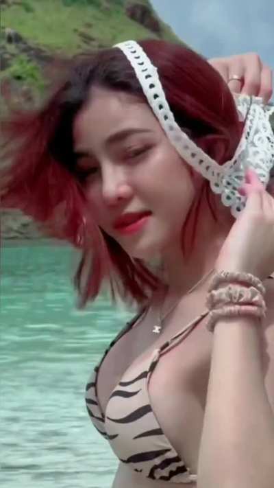 Beautiful thai girl 🧡