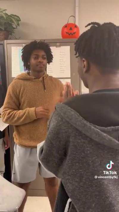 The fade would be arranged instantaneously 🤵🏽‍♂️