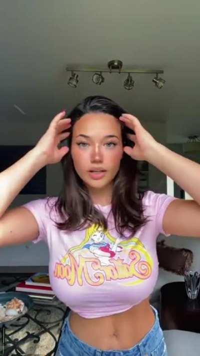 Toned midriff with big tits