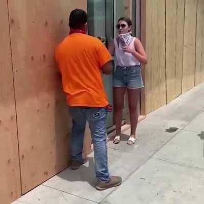 This social influencer pretends to help the community gets called out immediately and forced to delete her instagram