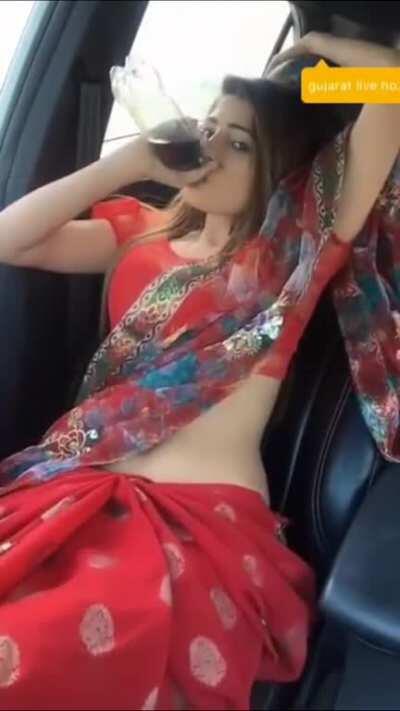 Nikita Soni chillin (from r/hqdesi archives)