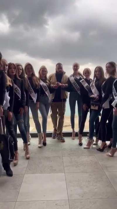 Cringe level trillion, someone should check on these girls!