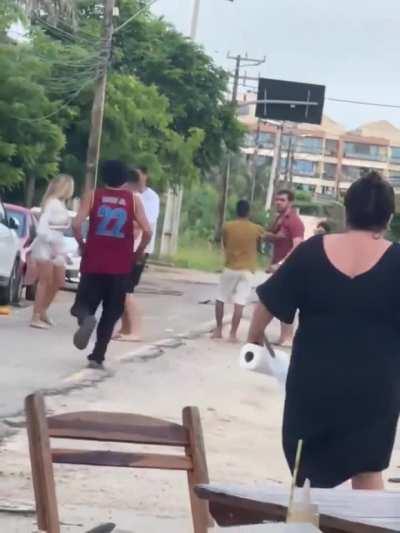 A good recording of a fight should be appreciated (Brazil)