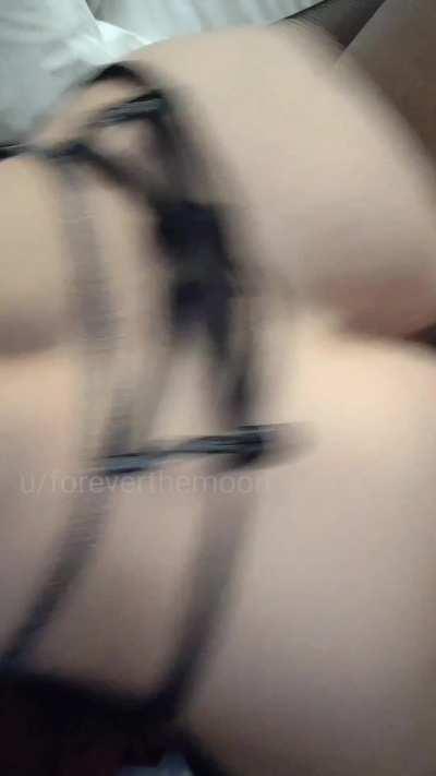 Blonde babe bouncing on big dick 