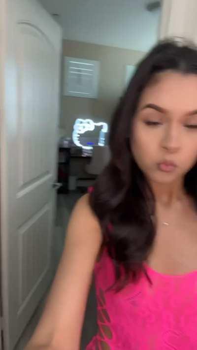 Okay idk, but does anyone prefer smaller latinas? F19