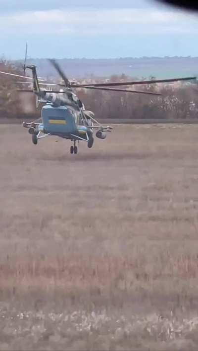 Ukrainian Mi-17 flying so low that front landing gear is touching the ground
