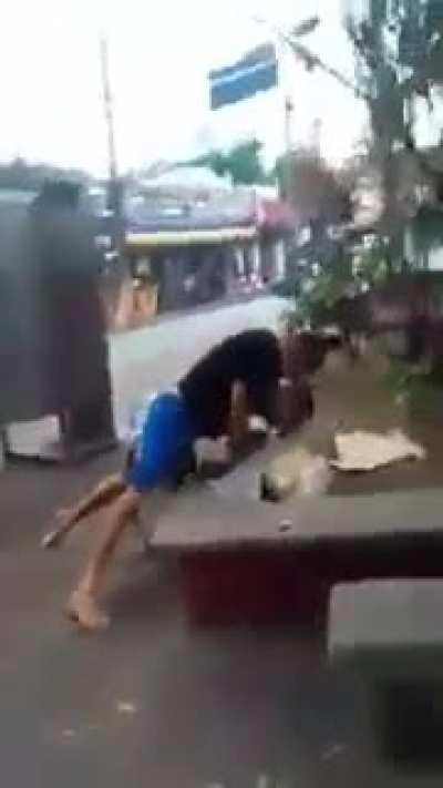 A paçoca fela da mamãe que da carinho a homens carentes