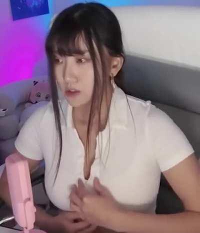 Aria makes any top look sexy ð¥µ