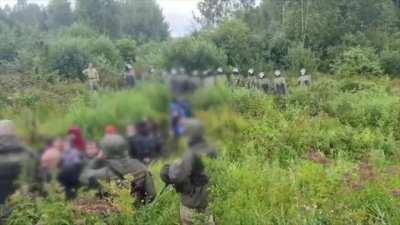 Belarus OMON pushing illegal immigrants to Lithuanian border