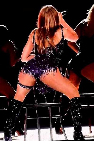 I wish Taylor Swift would ride me like this