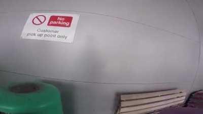 Man tries to pick up women at grocery store