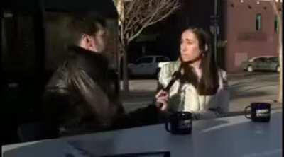 Podstawowy angielski wymagany. Poziom odklejenia od rzeczywistości osiąga szczyty.